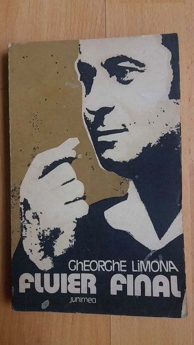 Vând carte sport "Fluier final"