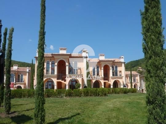 Просторен апартамент с три спални в к-с „Вила Романа“, к.к. Елените
