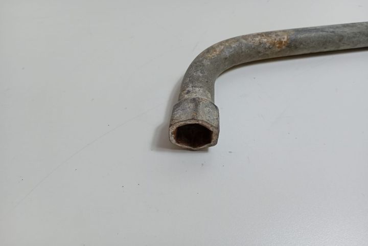 Cheie  roata rezerva A16414533431 Alfa Romeo 147  seria