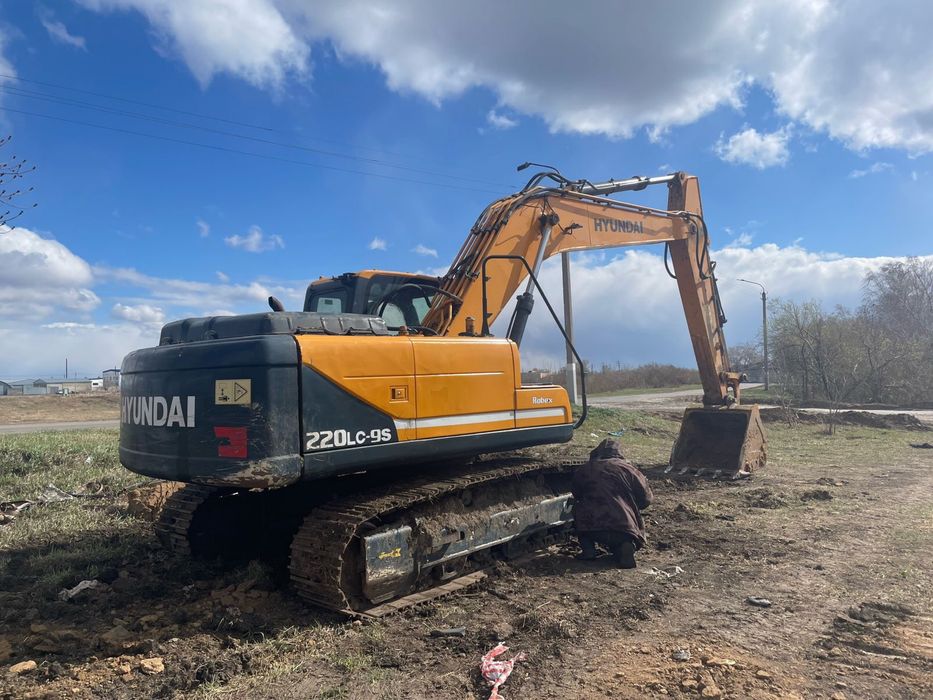 Гусеничный экскаватор