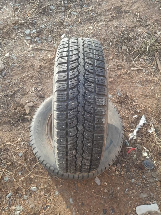 Продам 2шт на R13 с дисками зимние