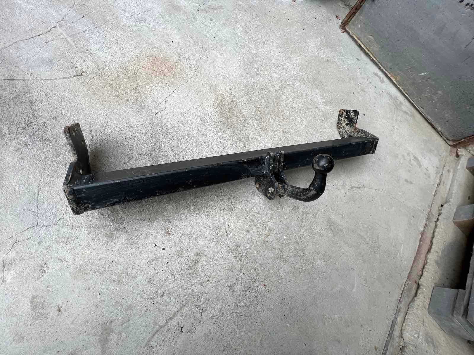 Теглич за JEEP , Лека Кола