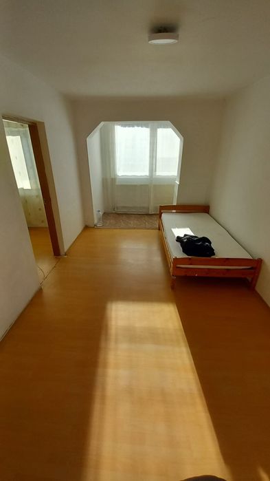 Vând apartament cu 2 camere,semidecomandat etaj 4 accept și schimb .