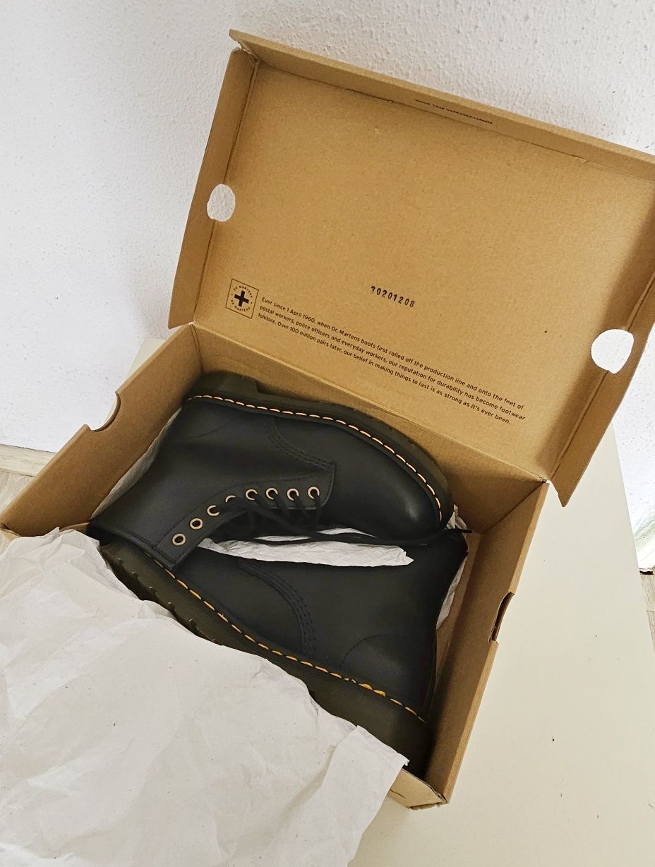 Дамски оригинални Dr Martens 39