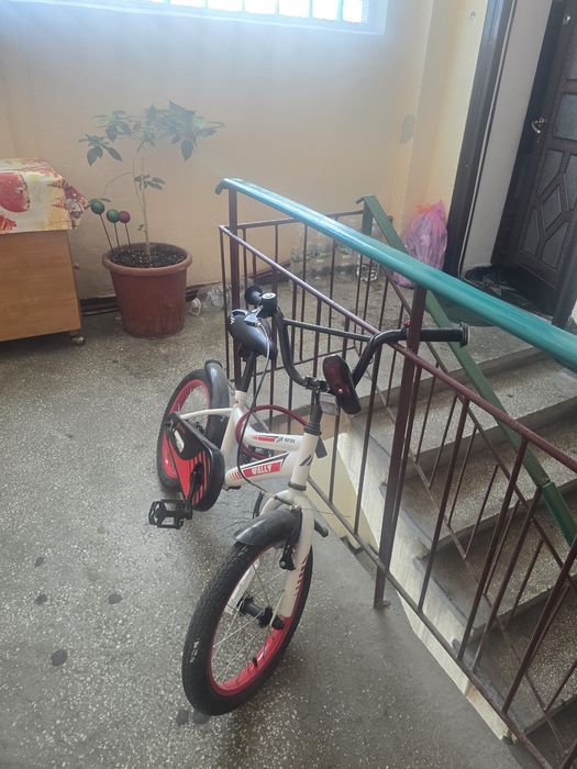Bicicletă pentru copii cu pedale