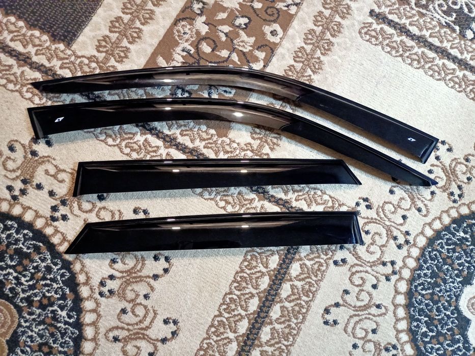 Продам дефлекторы(  ветровики)