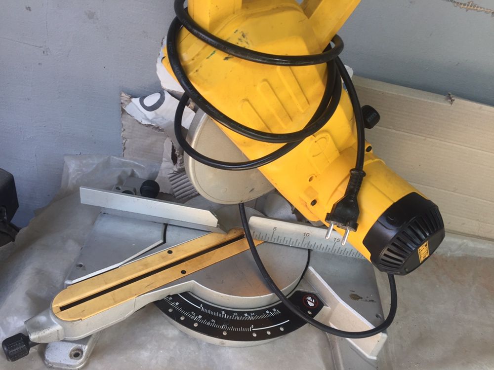 Fierastrau Circular de masa dewalt dws 777