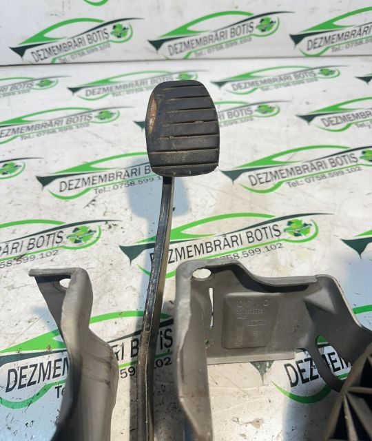 Pedala frana Dacia Logan prima generatie (facelift)