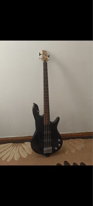 СРОЧНО ПРОДАЮ Бас гитара Ibanez