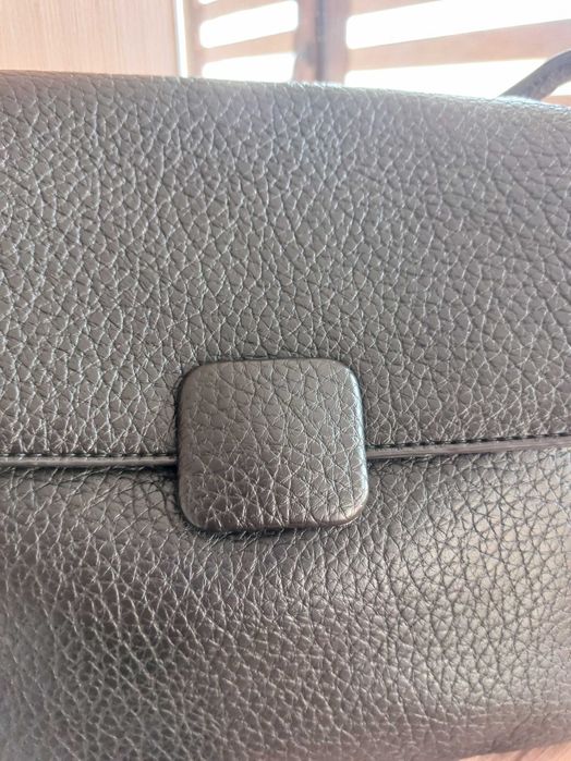 Черна спортно елегантна чанта