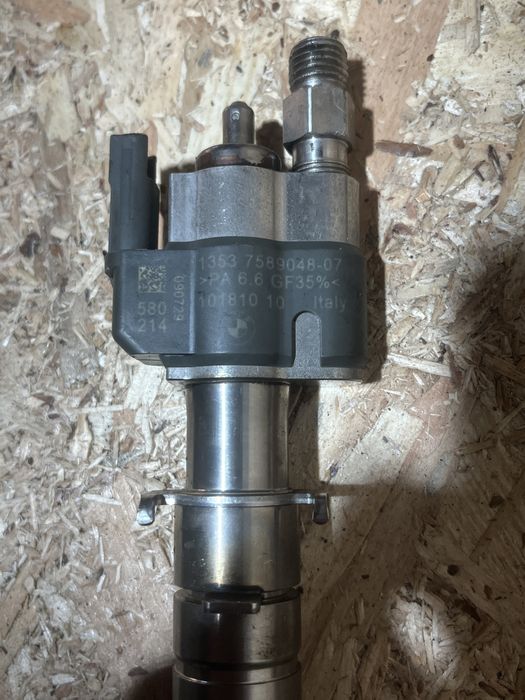 Injector/Injectore Bmw 2.0 benzina  N43/N53 Cod:13537589048 index 6-11