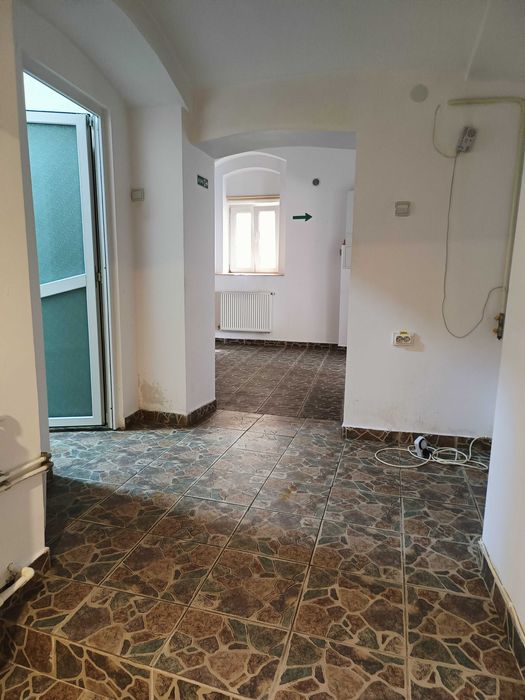 Inchiriez spatiu comercial Zona Centrala Botosani, 73 mp