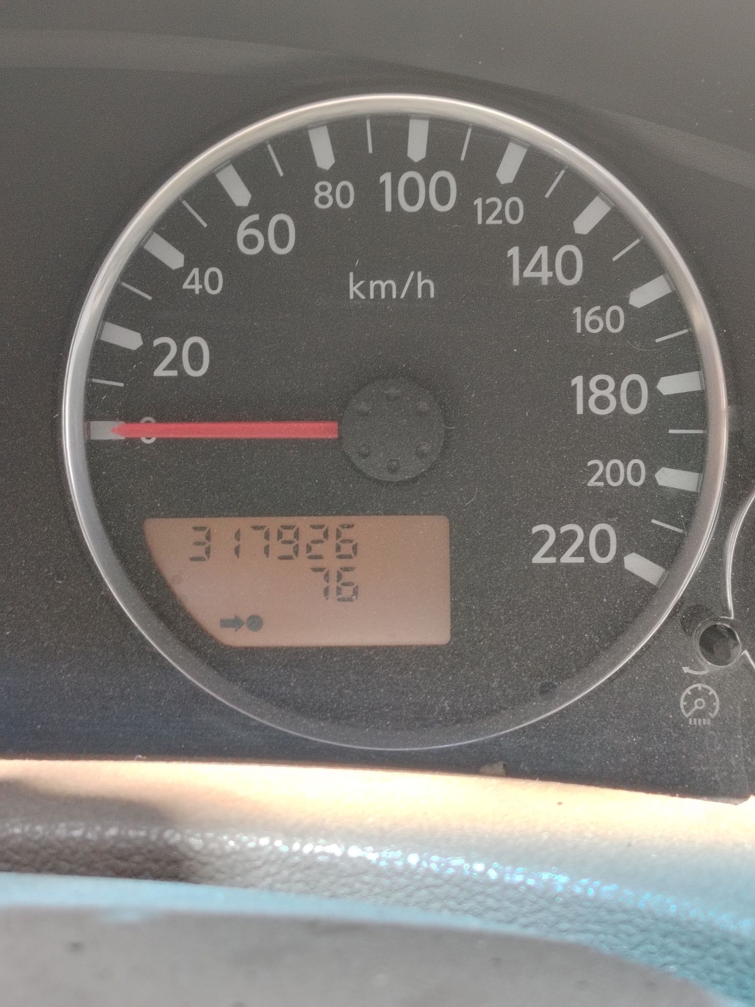Vând Nissan Pathfinder 2.5 4x4
