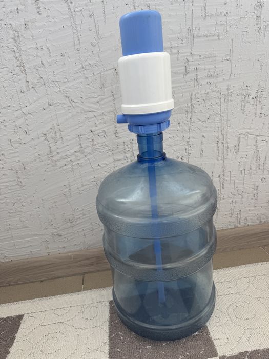 Продам бутылка для воды с насосом
