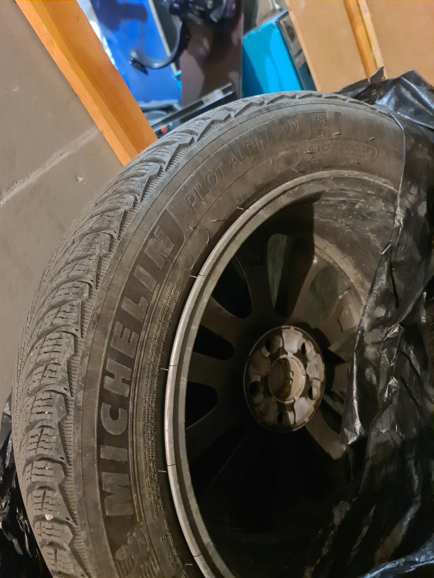 Джанти с гуми Michelin Pilot Alpin за Toyota