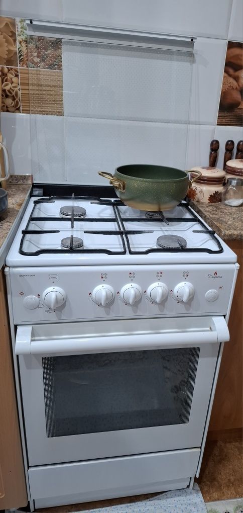 Продам газовую плиту GM441 008