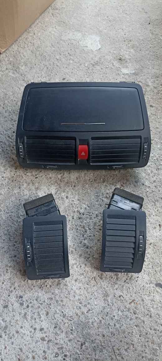 Grila aer / ventilație  bord Centrala și stânga dreapta Octavia 2