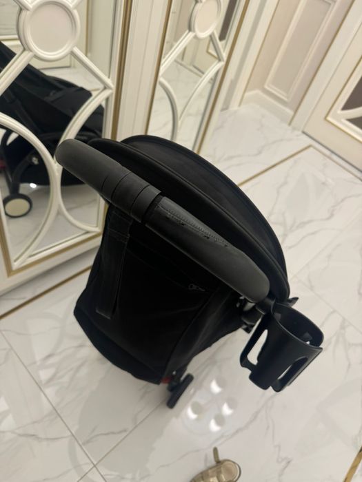 Коляска yoyo очень удобная маневрная оригинал в отличном состоянии