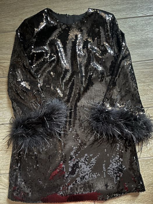 Празнична рокля с пера