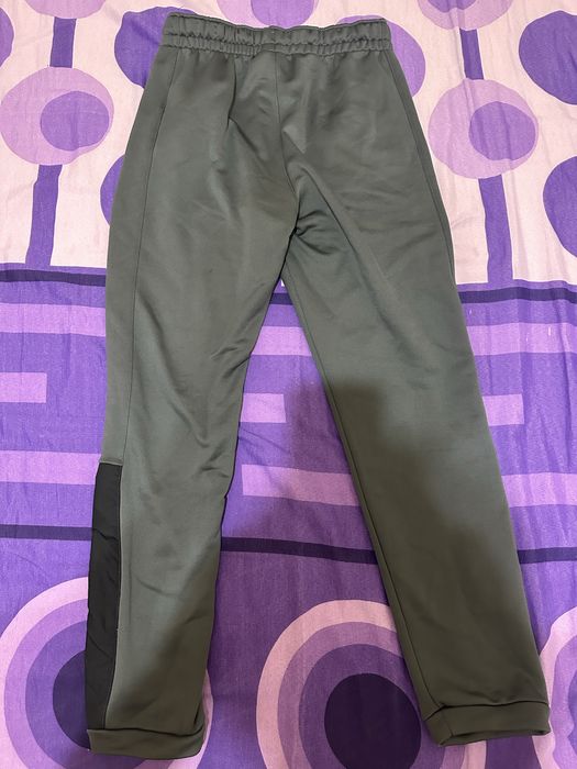 Оригинално долнище Nike – размер XL (158–170 см / 13–15 г.)