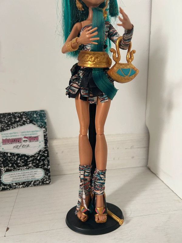 Monster high Nefera De Nile / Монстър Хай Нефера Де Нил кукла basic