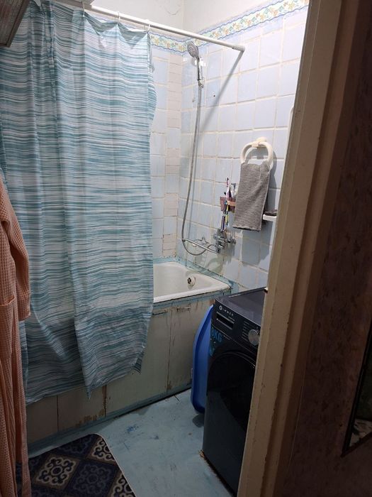 Юнусобод 15кв 2/4/4 Сотилади