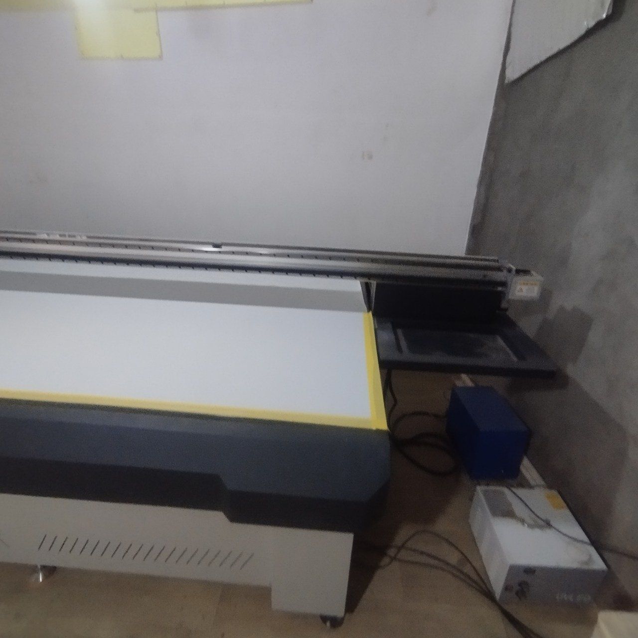 Yuqori tezlikdagi UV 2513 printer PVX doskali led chiroqli 2500×1300mm