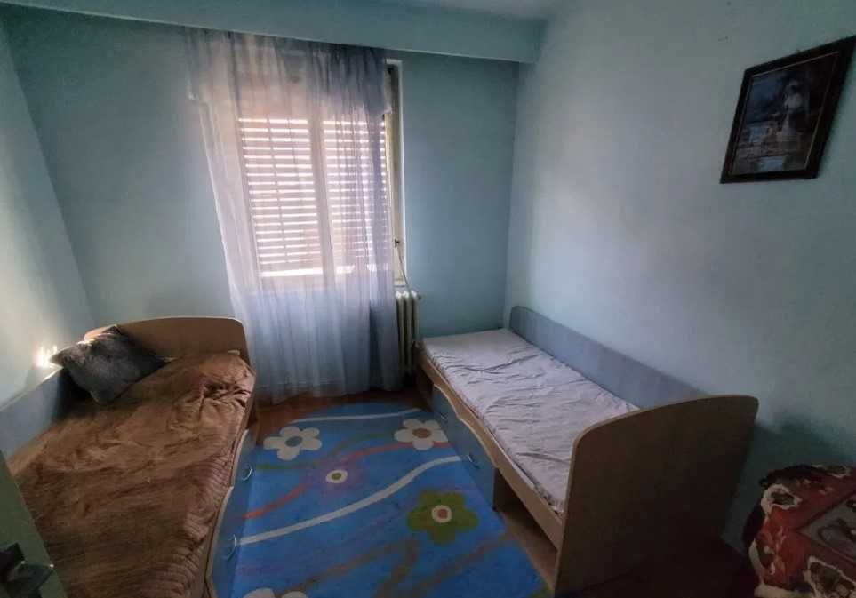 Дава се под наем Тристаен апартамент в Пловдив, Център - 75 кв.м за 204 € - Снимка #2