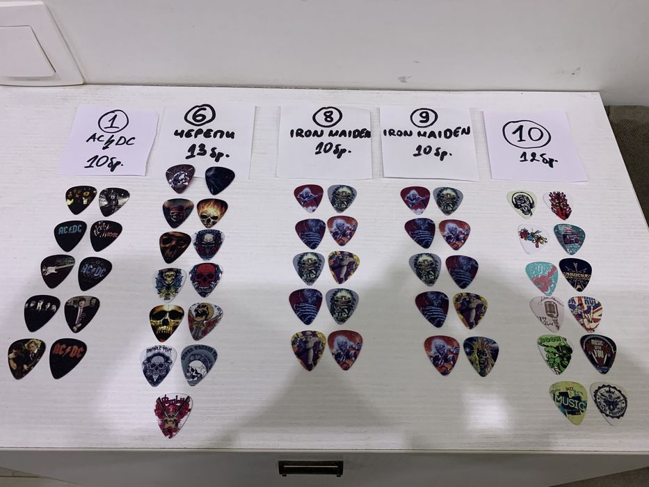 Чисто нови перца за китара - AC/DC, Iron Maiden, черепи…