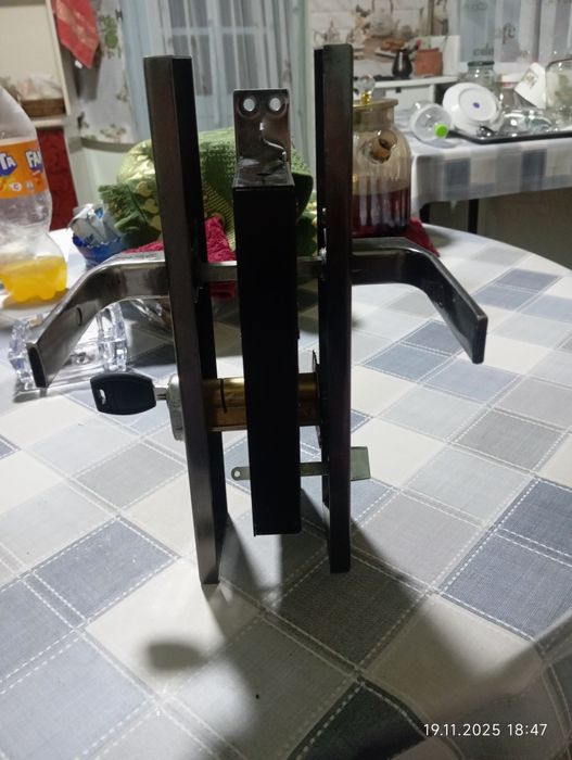 Замок для двери оригинал