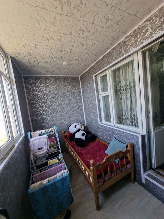 Прадается 3 комнатная квартира 5 этаж балкон есть ремонт зделона евро