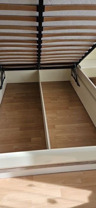 Спалня 140 х 200 см. + бюро