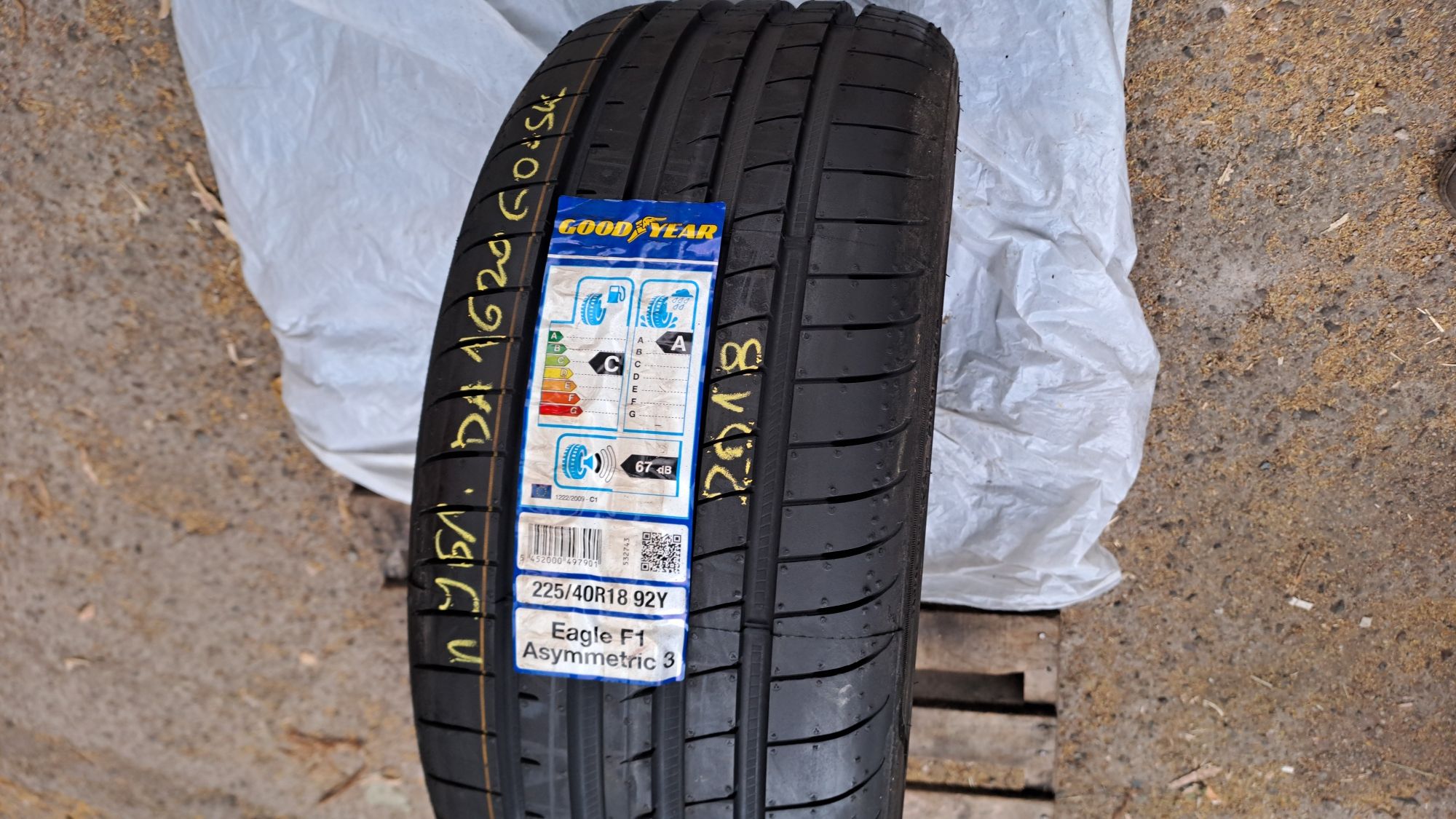 1бр. Нова 225/40/18 Goodyear