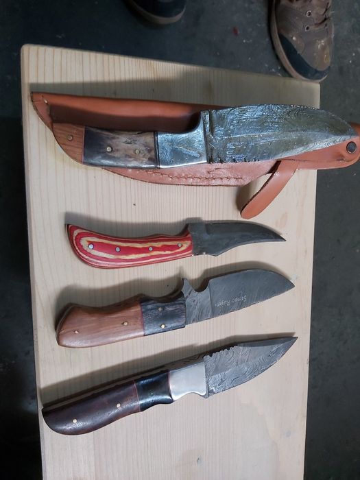 Cutite vânătoare si camping deosebite.