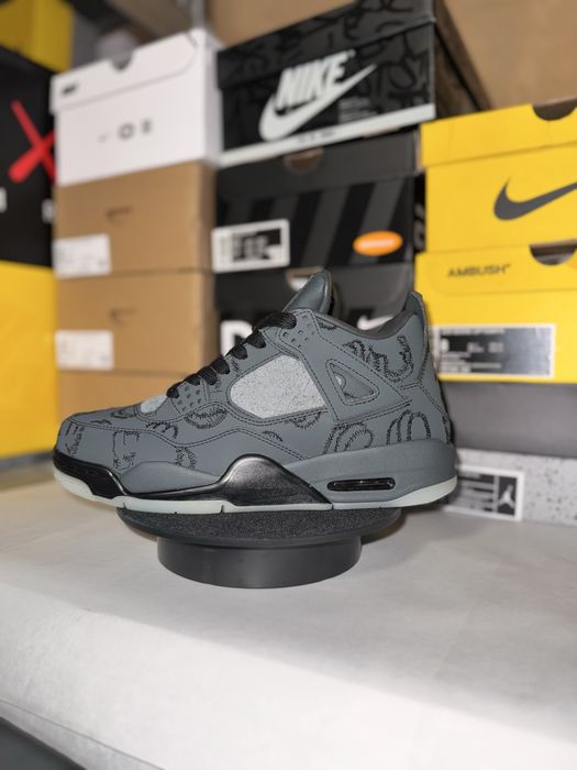 Air Jordan 4 Retro Kaws