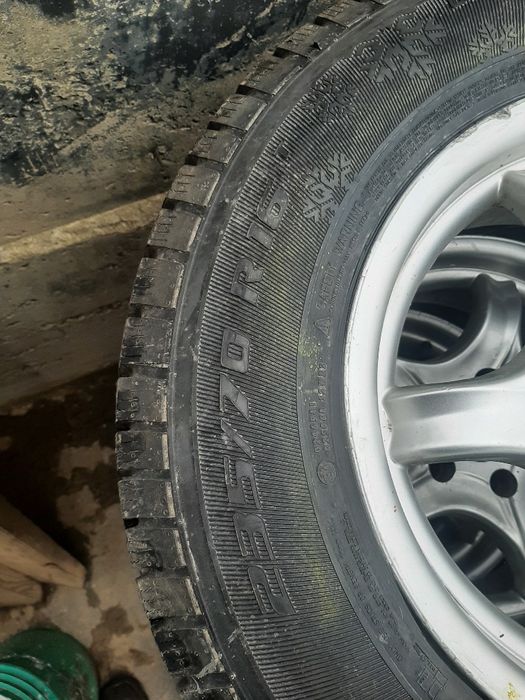 Jante cu cauciucuri de iarna de jeep 235 70 r16