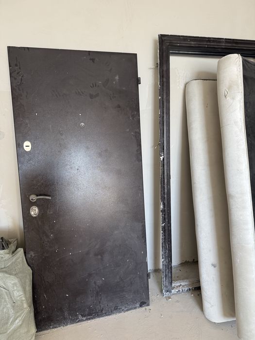 Входной дверь металический