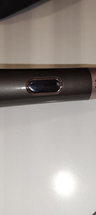 Продавам преса за кода Remington curl and straight