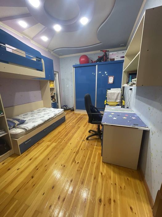 Квартира на 4 этаже два двухкомнатный квартира 140 кв обйеденены