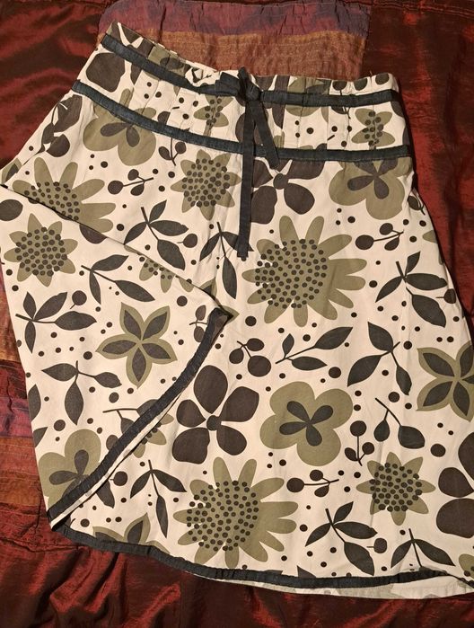 Donez doua fuste si o pijama, mar 40-42