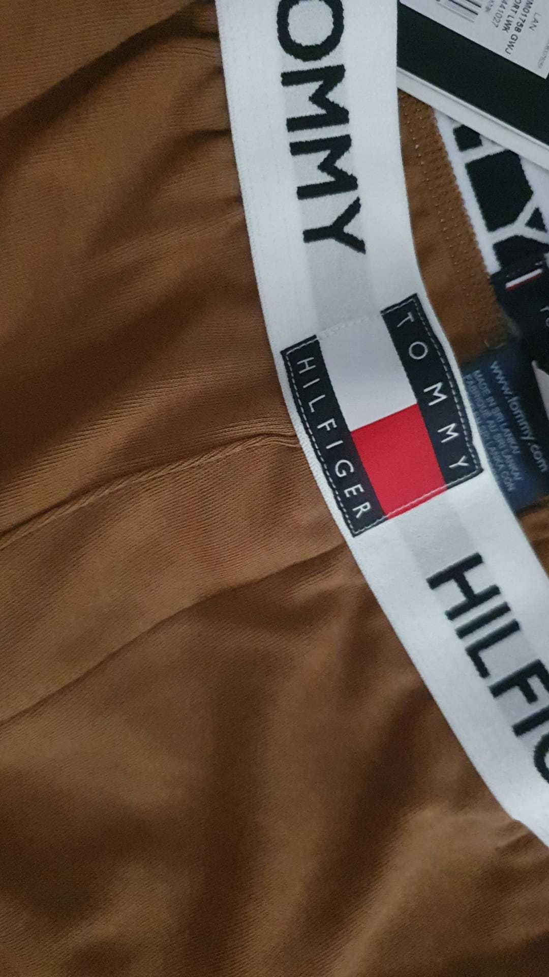 Vand pantaloni scurti barbat Tommy Hilfiger masura M, L  si XL noi