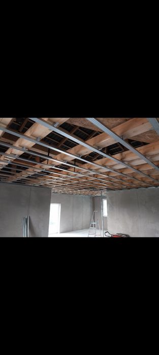 Execut lucrări în construcții.