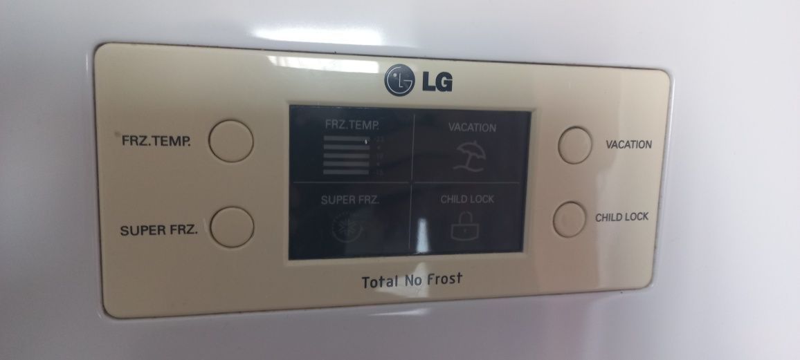 Двухкамерный холодильник LG total no frost