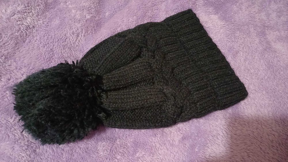 Нова черна шапка