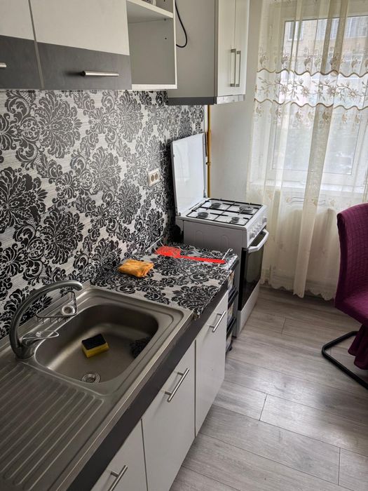 De inchiriat apartament cu 3 camere