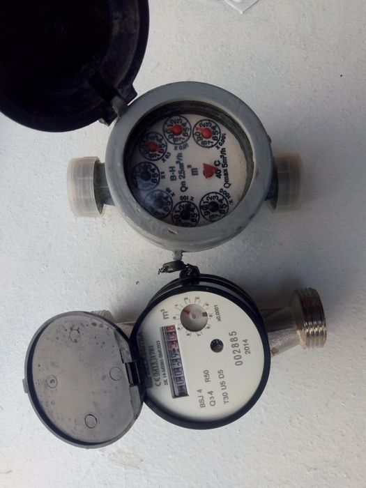 Продавам работещи Български водомери ст ниодена и топла вода