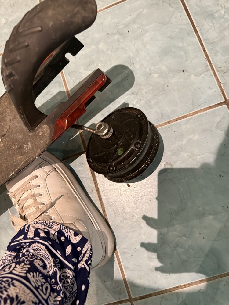 Vand trotineta electrica pe piese