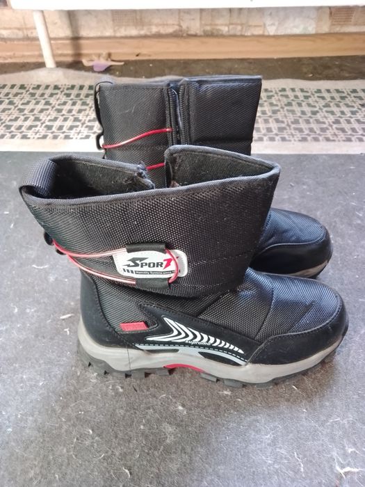 Обувь детская на мальчика, зимняя. В отличном состоянии!