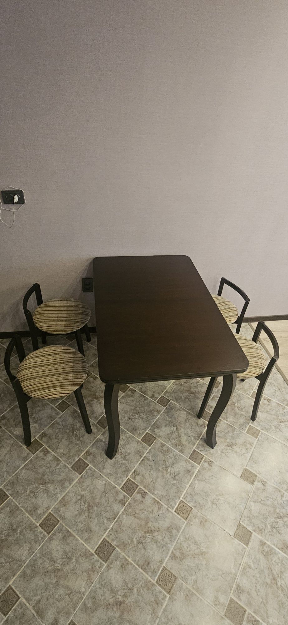 Стол и стулья дерево