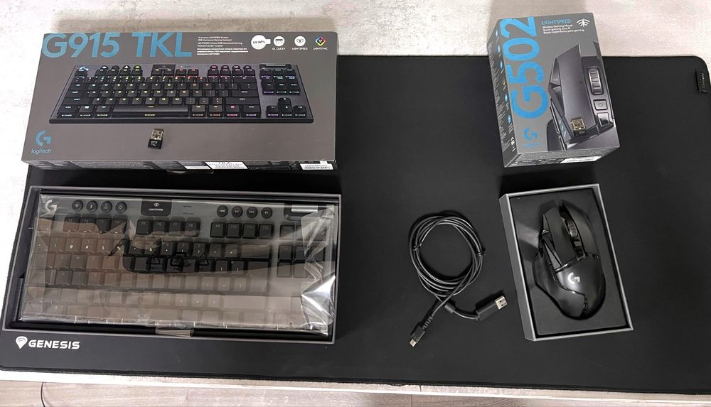 Tastatura Logitech G915 TKL si  mouse Logitech G502 .